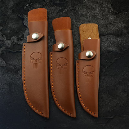 Étuis en cuir marron Punisher pour couteaux – protection robuste, couture renforcée, tailles S/M/L – fond pierre sombre.