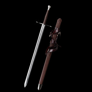 Épée longue médiévale “Brune-Lame” photographiée sur fond noir, lame acier 1060 polie avec gouttière, poignée gainée de cuir brun, garde en croix en acier, et fourreau en bois gainé cuir brun avec lanières croisées ; visuel premium pour présentation produit Blade Bushido.