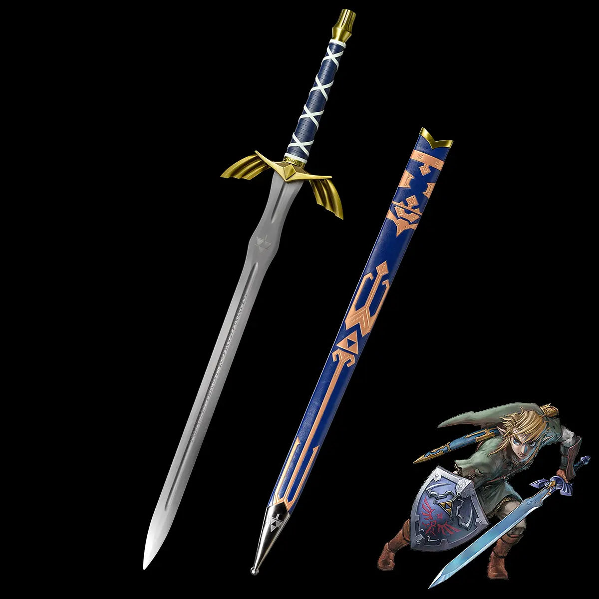 epee longue Master Sword Legende d Hyrule photographie sur fond noir, epee et fourreau presentes verticalement et separes, lame en acier carbone visible entierement avec gouttiere centrale et symbole grave, fourreau bleu laque avec motifs dores et pointe metallique, garde ailee en croix couleur or, poignee bleue avec enroulement blanc et pommeau dore, presence d un visuel de reference du personnage Link a droite de l image, replique epe

