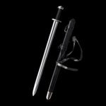 Épée longue médiévale Ravenna dégainée, présentée aux côtés de son fourreau en cuir noir, sur fond noir profond. Lame droite en acier 1060 polie, avec gouttière centrale, garde en croix métallique et pommeau évasé. Poignée gainée cuir noir offrant une prise ferme, idéale pour la pratique AMHE / HEMA, la coupe légère ou la collection médiévale.