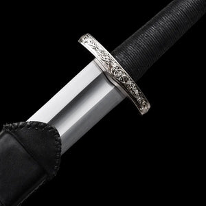 epee-longue-medievale-ravenna-poignee-cuir-fourreau-garde-croix-detail-amhe-hema-blade-bushido
