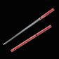 Épée chinoise Jian FEN LIN présentée dégainée sur fond noir, avec lame droite double tranchant en acier, pointe centrale visible, poignée rose en peau de raie, garniture dorée gravée et fourreau rose assorti placé en diagonale.
