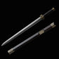 Épée chinoise Jian HAN YUN présentée hors de son fourreau en ébène, avec lame droite à pointe centrale, poignée noire, garde gravée dorée et garnitures métalliques décorées sur fond noir.