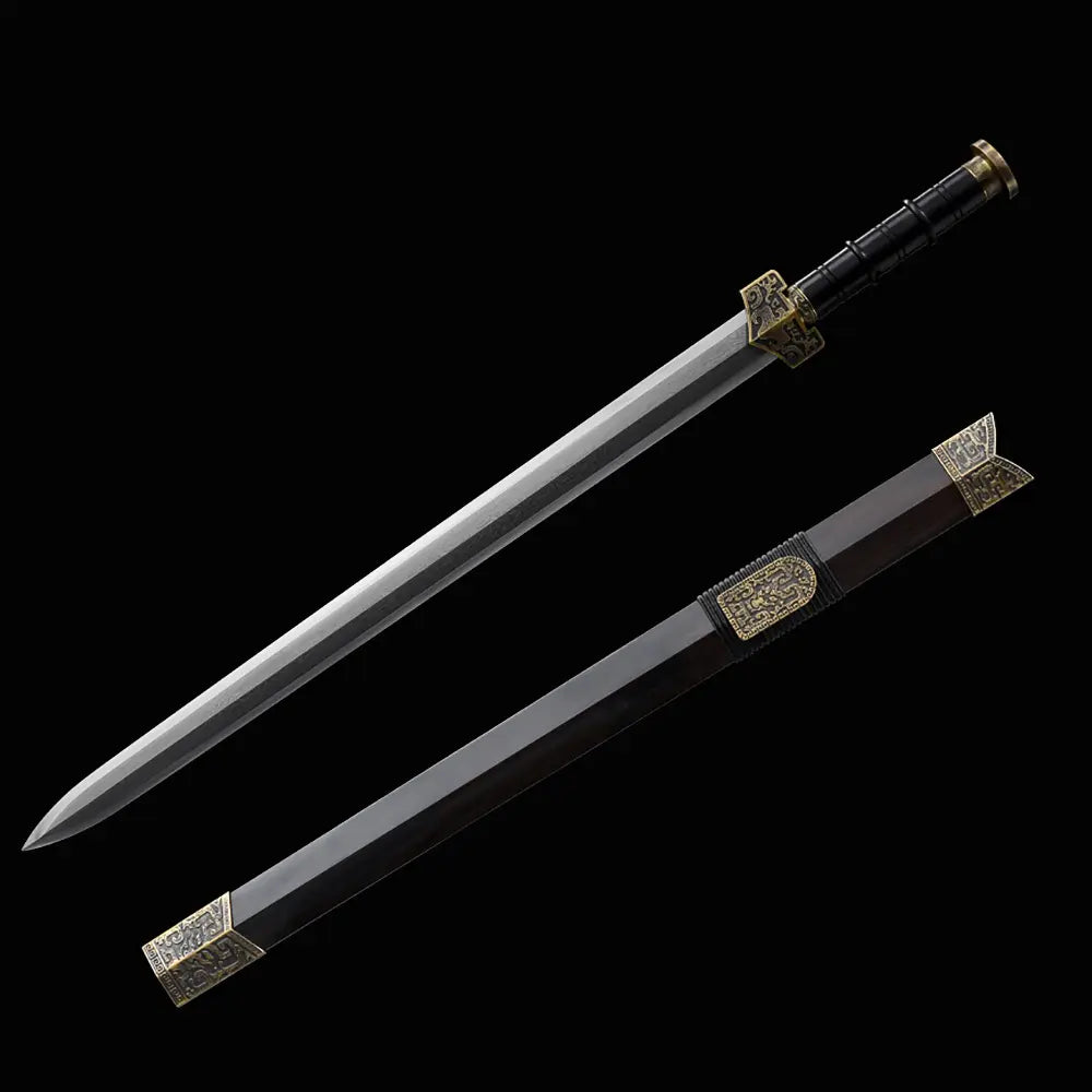 Épée chinoise Jian HAN YUN présentée hors de son fourreau en ébène, avec lame droite à pointe centrale, poignée noire, garde gravée dorée et garnitures métalliques décorées sur fond noir.