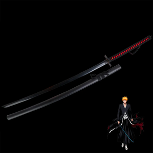 Katana Ichigo Kurosaki Tensa Zangetsu version classique, réplique Bankai de Bleach en acier carbone 1045 noir, présenté sur fond noir avec fourreau noir mat et poignée noire tressée à losanges rouges, accompagné d’une illustration du personnage Ichigo Kurosaki en tenue de Shinigami.