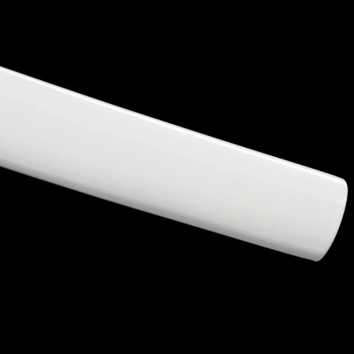 Close-up detail of the tip of the white lacquered saya of the Japanese artisanal katana Hana no Yuki on a solid black background, showing the smooth glossy white finish, clean rounded end, subtle reflections on the lacquer surface, and the gentle curvature of the scabbard without any visible blade
