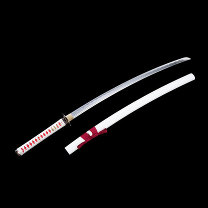 Katana japonais Date Masamune présenté en entier sur fond noir, lame en acier plié damassé avec hamon ondulé, fourreau (saya) blanc laqué accompagné de son cordon rouge, poignée (tsuka) blanche tressée de rouge et ornée de menuki dorés – katana de collection prestige Blade Bushido.