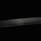 Détail de la lame en acier T10 du katana japonais de combat Okinawa, hamon ondoyant naturel, finition polie.