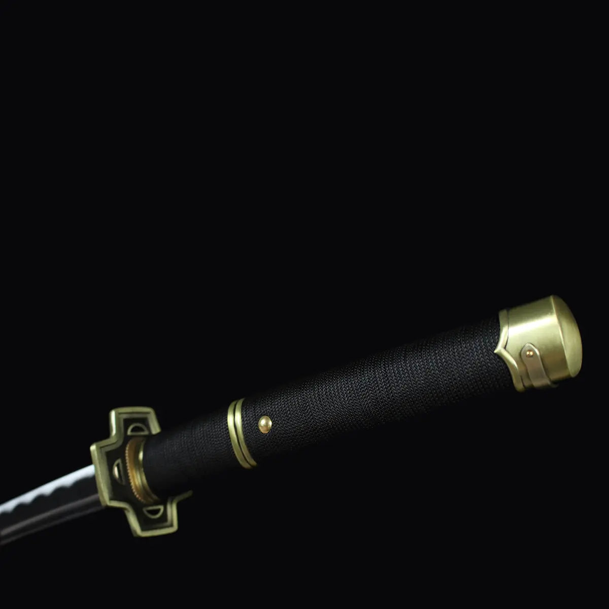 Manche du katana Yubashiri recouvert d’imitation peau de raie, réplique authentique du sabre japonais de Roronoa Zoro.