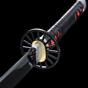 Détail de la lame forgée en acier carbone 1045 du katana Nichirin Noir, réplique Demon Slayer avec finition réaliste.