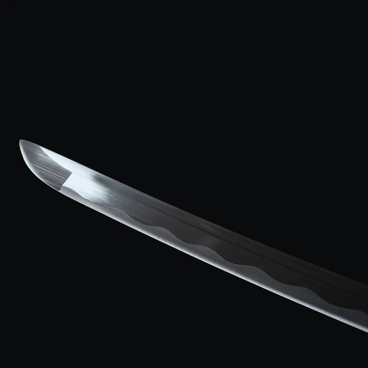 Pointe du katana Kikoku de Trafalgar Law One Piece, finition aiguisée et polie, réplique japonaise de collection.