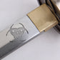 Gravure du symbole biohazard sur la lame en acier du katana Michonne, réplique haut de gamme fidèle à l’arme iconique de The Walking Dead