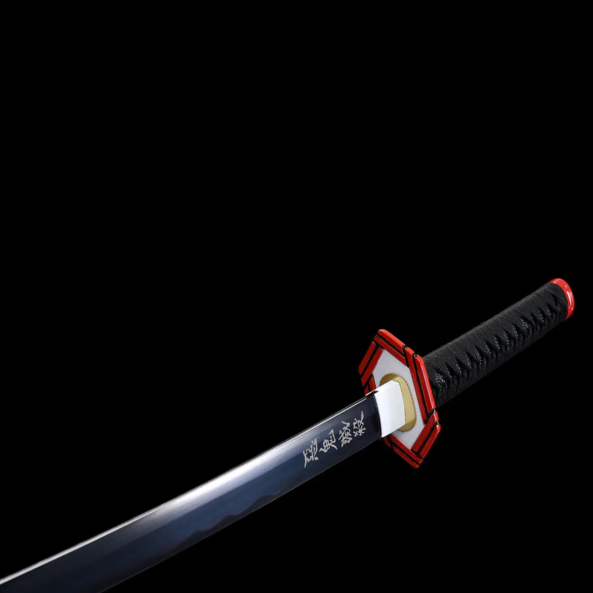 Vue d’ensemble du katana Tomioka Giyuu Nichirin sombre, finition noire élégante, réplique Demon Slayer de collection.
