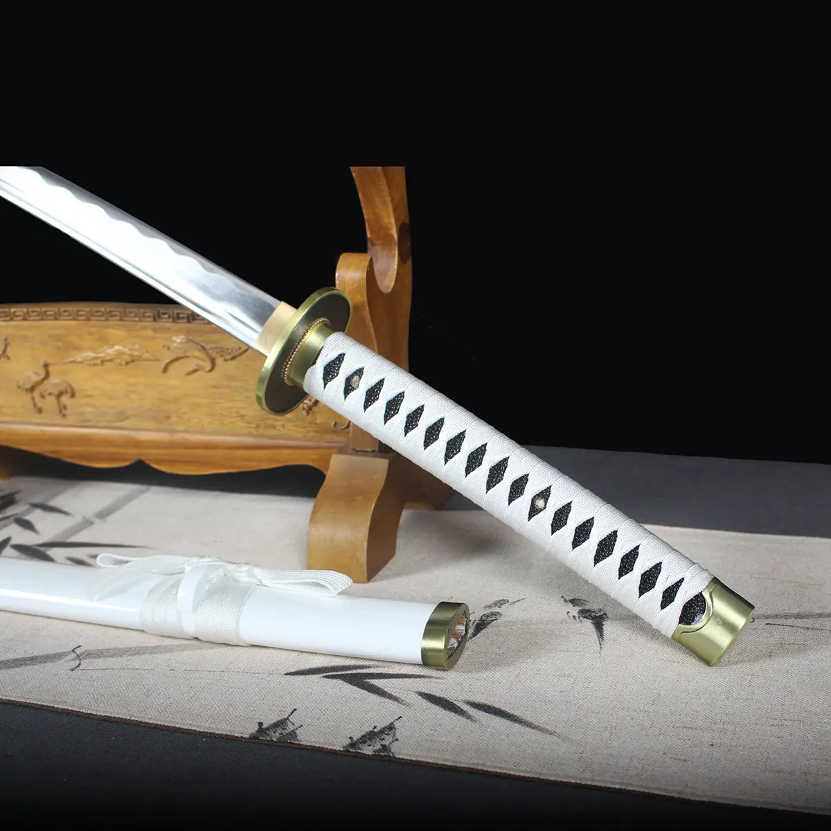 Poignée traditionnelle tsuka tressée en blanc et noir du katana Wado Ichimonji de Zoro – Blade Bushid