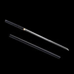 Image du katana Zatoichi Lame du Vagabond, sabre japonais en acier carbone 1045 avec lame polie et hamon visible, fourreau noir laqué brillant présenté à côté, sur fond noir. Réplique authentique Blade Bushido idéale pour collection, cosplay ou décoration.