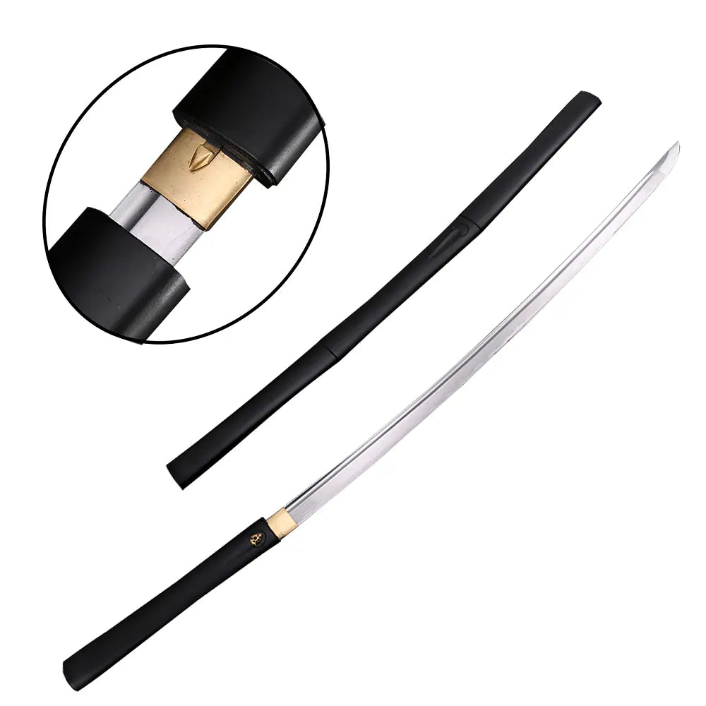 Vue complète du katana shirasaya noir KUROTAKE sur fond blanc, présentant la lame en acier poli avec hamon discret, le fourreau et la poignée en bois dur laqué noir imitation bambou, habaki en laiton visible, katana sans tsuba posé démonté avec la lame sortie du saya.
