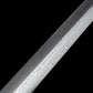 Gros plan sur la lame droite de l’épée chinoise Jian LONGQUAN HONG LONG, avec acier plié aux motifs ondulés visibles, arête centrale marquée et finition métallique sur fond noir.