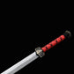 Épée chinoise Jian TIAN LONG avec lame droite en acier gravée d’un dragon et d’un motif céleste, garde métallique décorée, poignée rouge entourée d’un cordage noir et pommeau visible en prise de vue rapprochée sur fond noir.